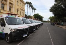 Hospital Mestre Vitalino recebe nova ambulância com UTI Móvel