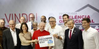 Ao lado do presidente Lula, Raquel Lyra visita expansão da fábrica da Aché no Cabo de Santo Agostinho