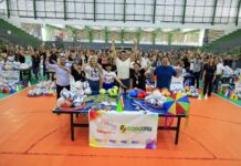 Rodrigo Pinheiro entrega materiais esportivos, assina ordem de serviço para a instalação de quatro cobertas e anuncia construção de uma nova quadra na Escola Municipal Presidente Kennedy