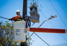Neoenergia retira 1,2 tonelada de equipamentos irregulares dos postes na Avenida Mascarenhas de Moraes