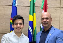Anderson Correia homenageia Paulo Neto, atleta de eSports, na Câmara de Caruaru