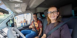 Saúde de Jucati reforçada com entrega de van zero quilômetro viabilizada por Débora Almeida; Parlamentar já havia assegurado também ambulância