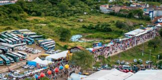 Mais de 60 mil pessoas lotam o Alto do Moura em mais um dia de muito forró