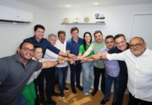 Miguel Coelho anuncia apoio dele e mais 20 prefeitos à candidatura de Mendonça ao senado