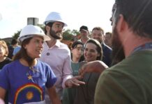Caruaru: Com Raquel Lyra, Túlio Gadêlha destaca novo campus da UPE e recebe carinho da população em caminhada