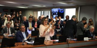 CCJ aprova o fim da escala 6×1 e a senadora Teresa Leitão destaca conquista histórica para os trabalhadores