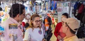 Débora Almeida realiza escuta popular na feira de Águas Belas e encerra agenda em encontro com lideranças no Recife