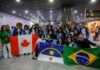 Priscila Krause acompanha embarque de 70 estudantes do Programa Ganhe o Mundo para o Canadá