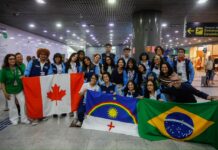 Priscila Krause acompanha embarque de 70 estudantes do Programa Ganhe o Mundo para o Canadá